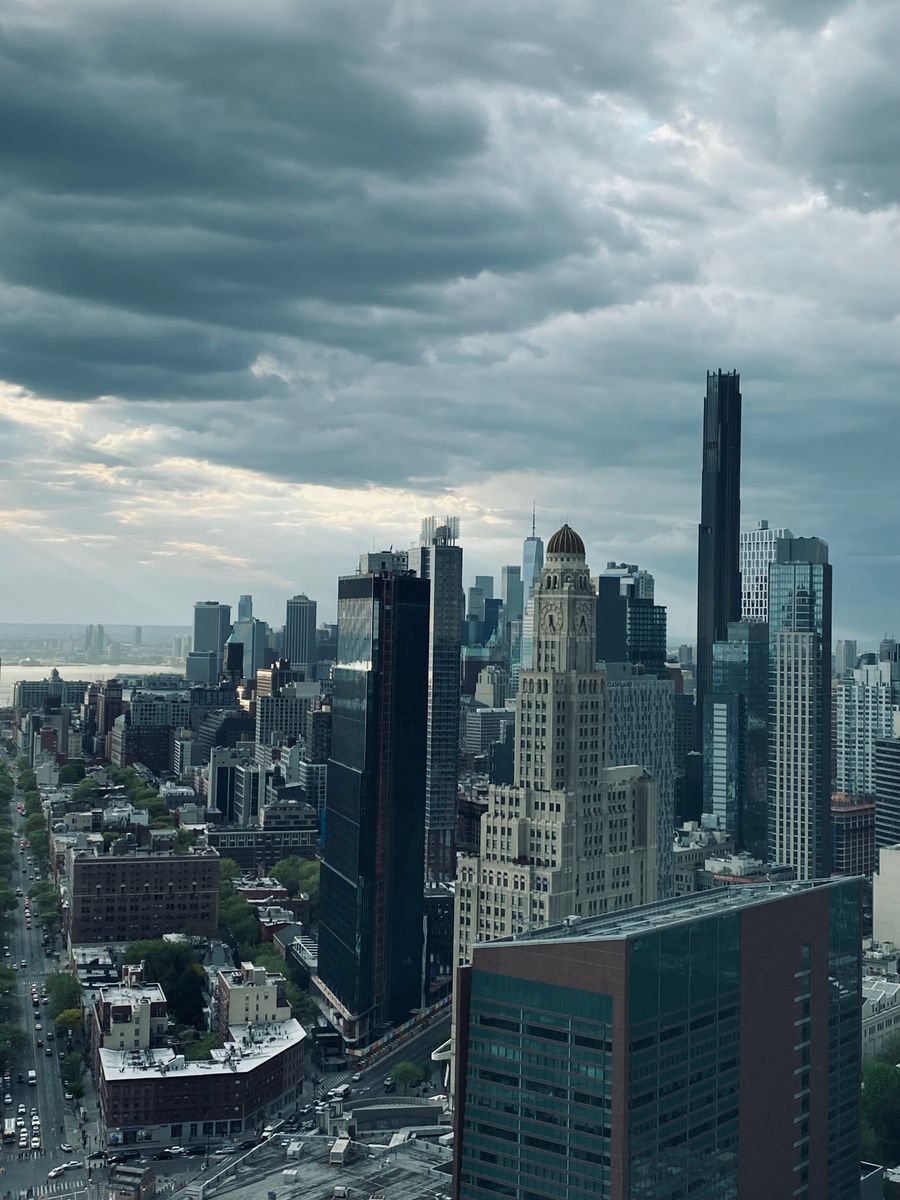 a view of new york — Support: Wandern auf dem Grat: Trailkarte offline, Notfallnummern gespeichert.