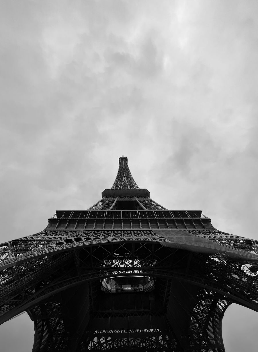 low angle shot of eiffel tower — Changelog: Diese Woche geshippt: die Details hinter dem Versionssprung.