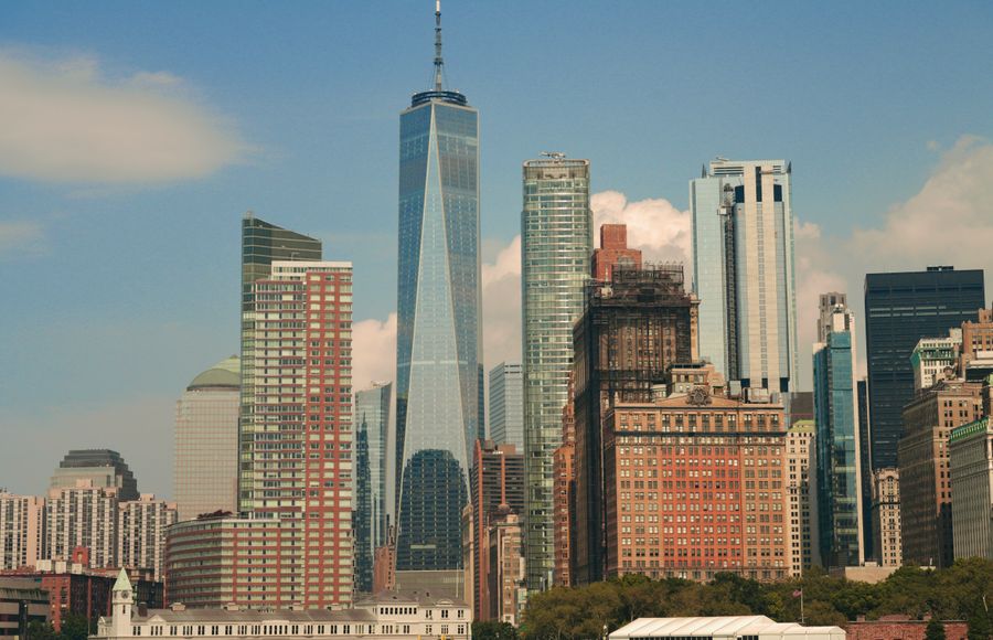 one wtc in nyc — Festivals in COUNTRY: Treffpunkt gepinnt, Freunde in der Menge gefunden.