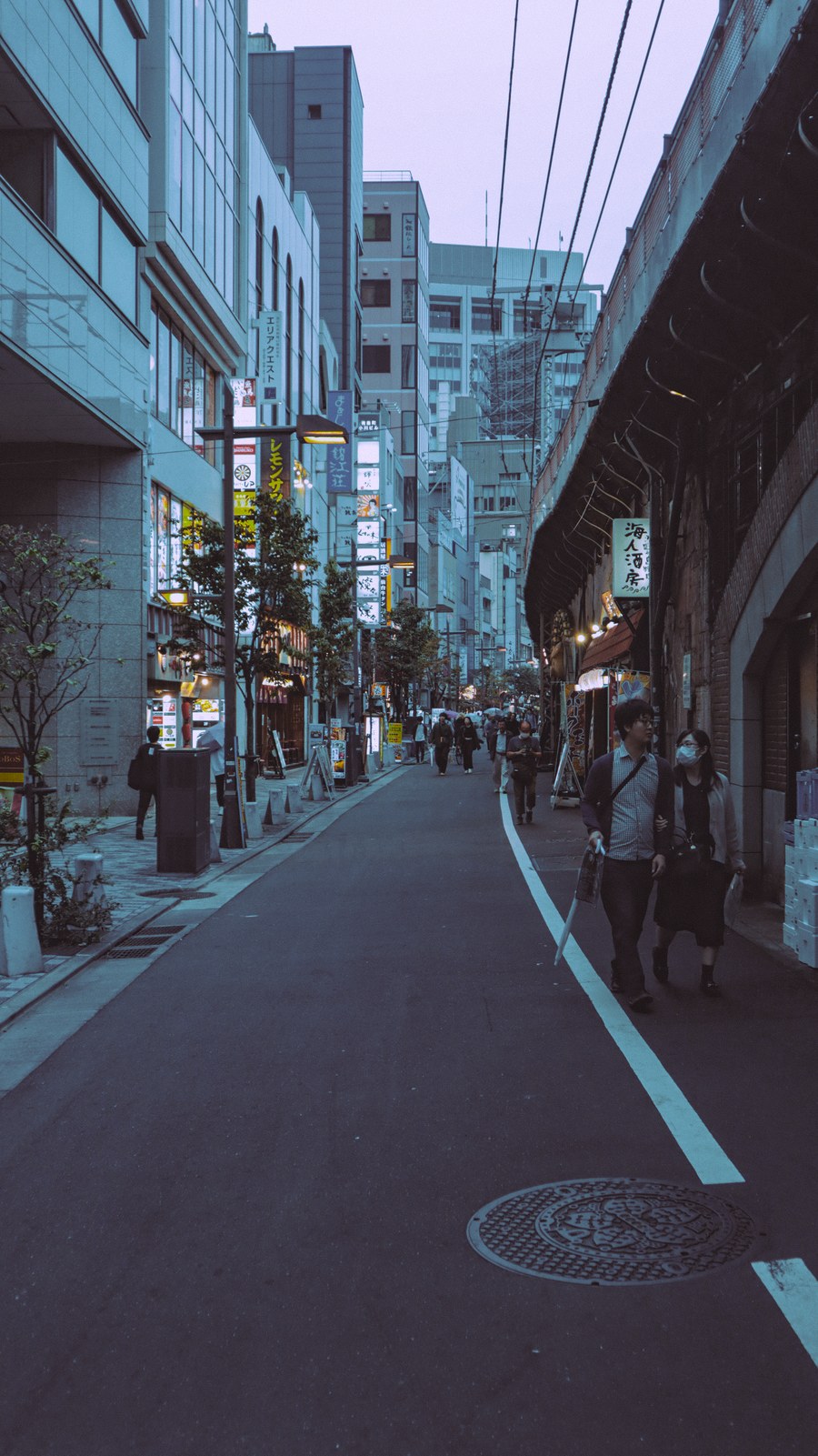 night street scene in tokyo s urban landscape — Die Foodtour: jede Empfehlung vor Ort nachgeschlagen.