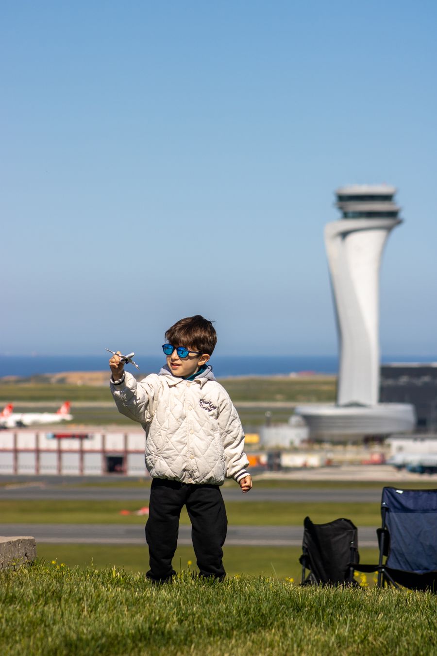 child playing near istanbul control tower — Currency exchange, skipped: the phone pays at the real rate.