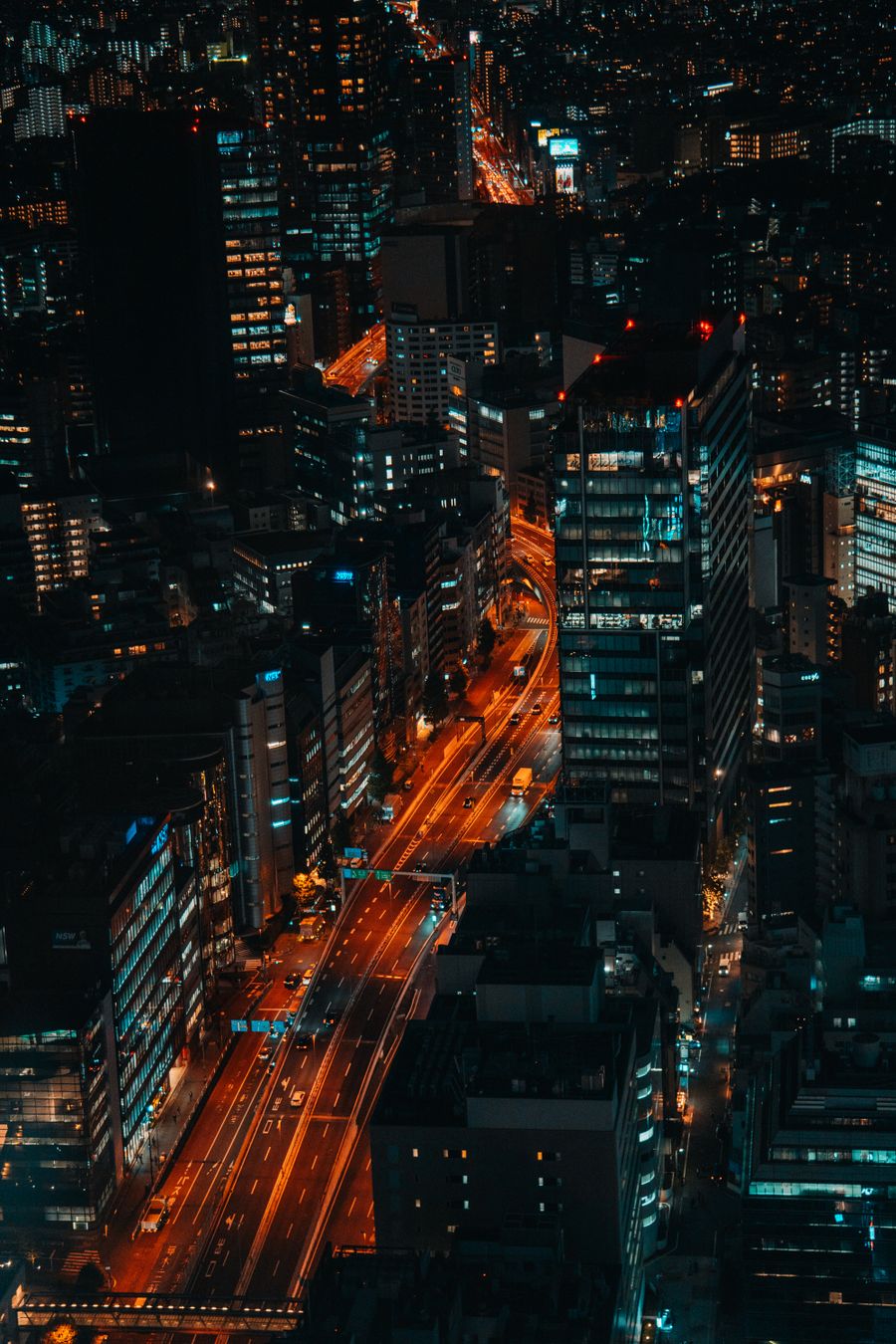 aerial night view of shibuya tokyo skyline — Trailheads außerhalb von Switzerland: Offline-Karten geladen, für alle Fälle.