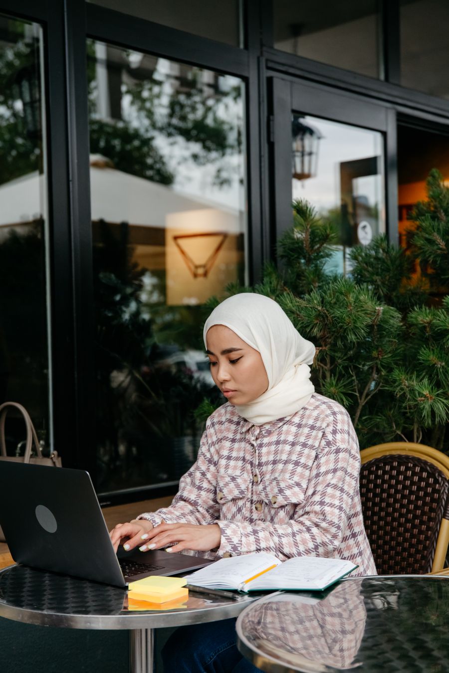 a woman in white hijab using a laptop — Coast roads and country lanes — the map keeps up wherever you roam.